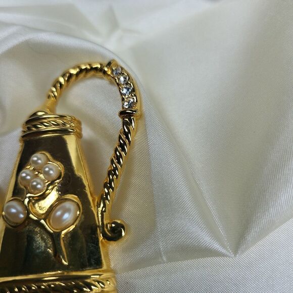 VINTAGE 1928 Co. Gold Watering Can Brooch Pearl & Rhinestone Embellishment - Picture 3 of 8